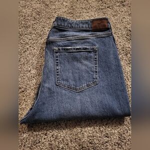 Hollister Ultra High-Rise Mom Jean